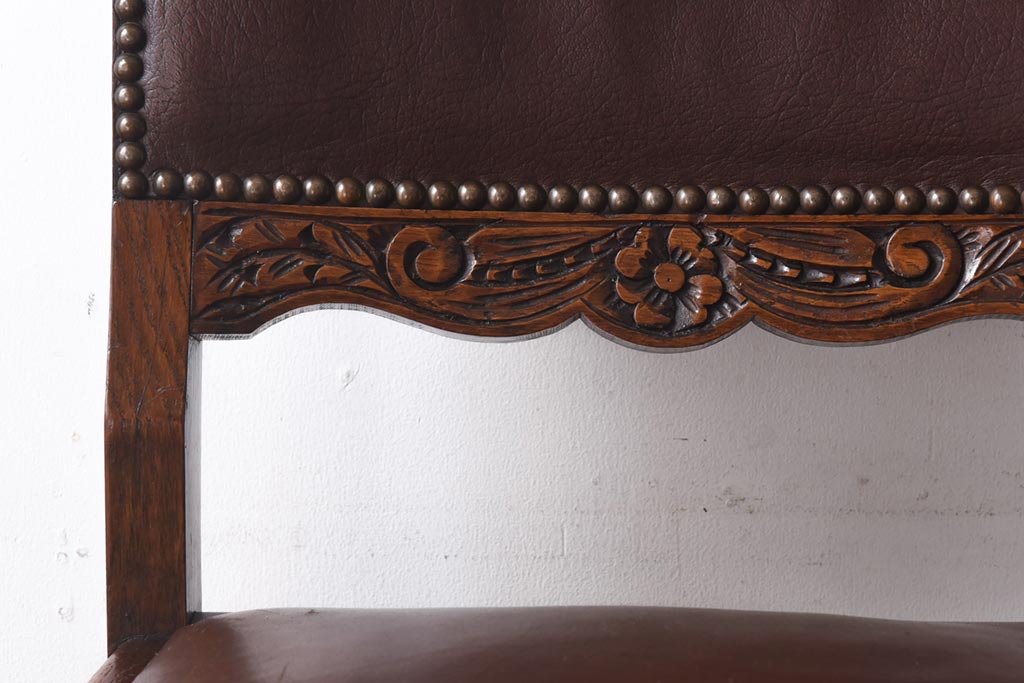 アンティーク家具 イギリスアンティーク オーク材 本革 彫刻の意匠がおしゃれなチェア(ダイニングチェア、椅子)