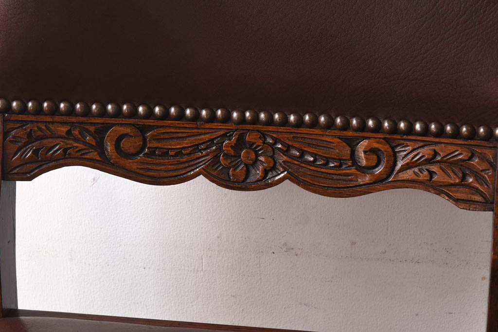 アンティーク家具 イギリスアンティーク オーク材 本革 彫刻の意匠がおしゃれなチェア(ダイニングチェア、椅子)