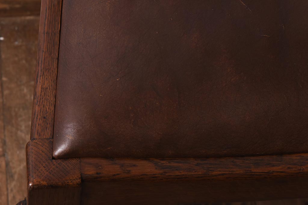 アンティーク家具 イギリスアンティーク オーク材 本革 彫刻の意匠がおしゃれなチェア(ダイニングチェア、椅子)