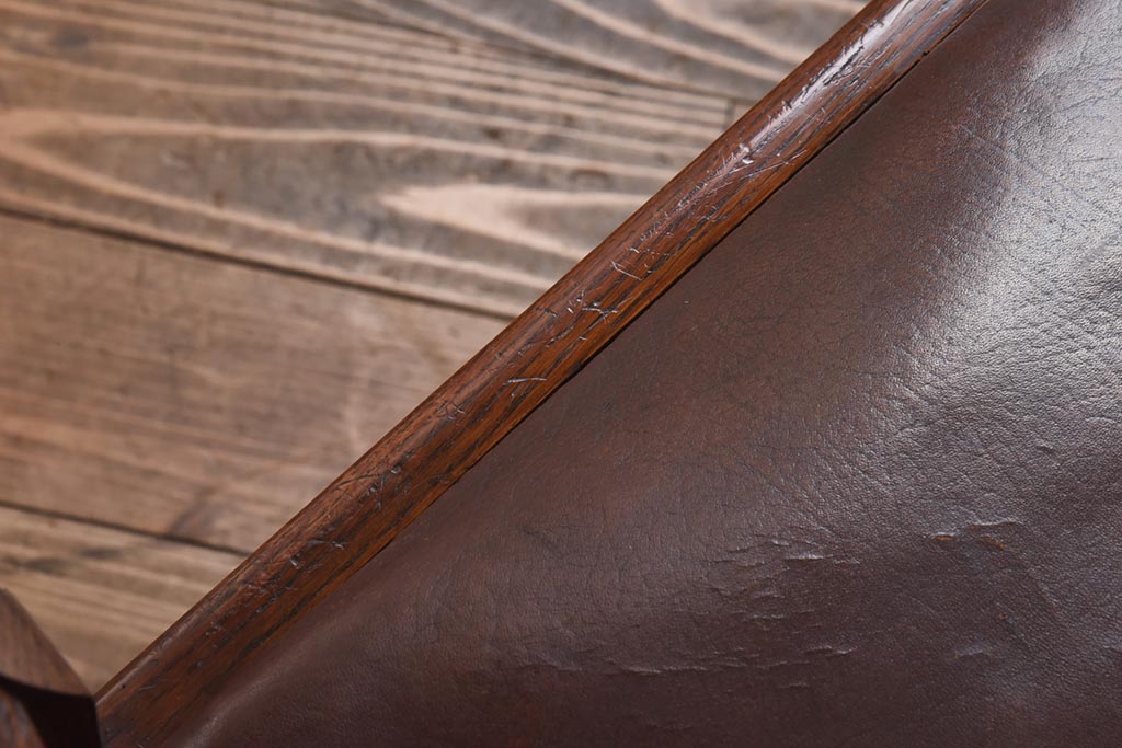 アンティーク家具 イギリスアンティーク オーク材 本革 彫刻の意匠がおしゃれなチェア(ダイニングチェア、椅子)