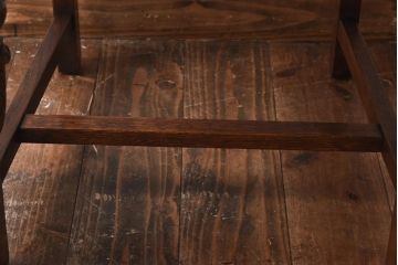 アンティーク家具 イギリスアンティーク オーク材 本革 彫刻の意匠がおしゃれなチェア(ダイニングチェア、椅子)