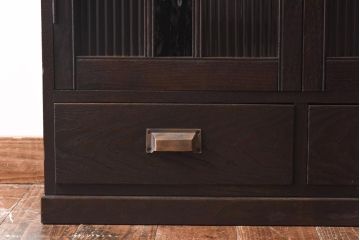 レトロ家具　和製アンティーク　カバ材製　上手物　レトロシックな佇まいが魅力のブックケース(キャビネット、収納棚、本箱)