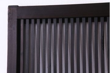 昭和レトロ　倹飩式裏ガラス　万華鏡のような花柄の帯ガラスが愛らしいガラス入り格子戸(ガラス帯戸、引き戸、建具)