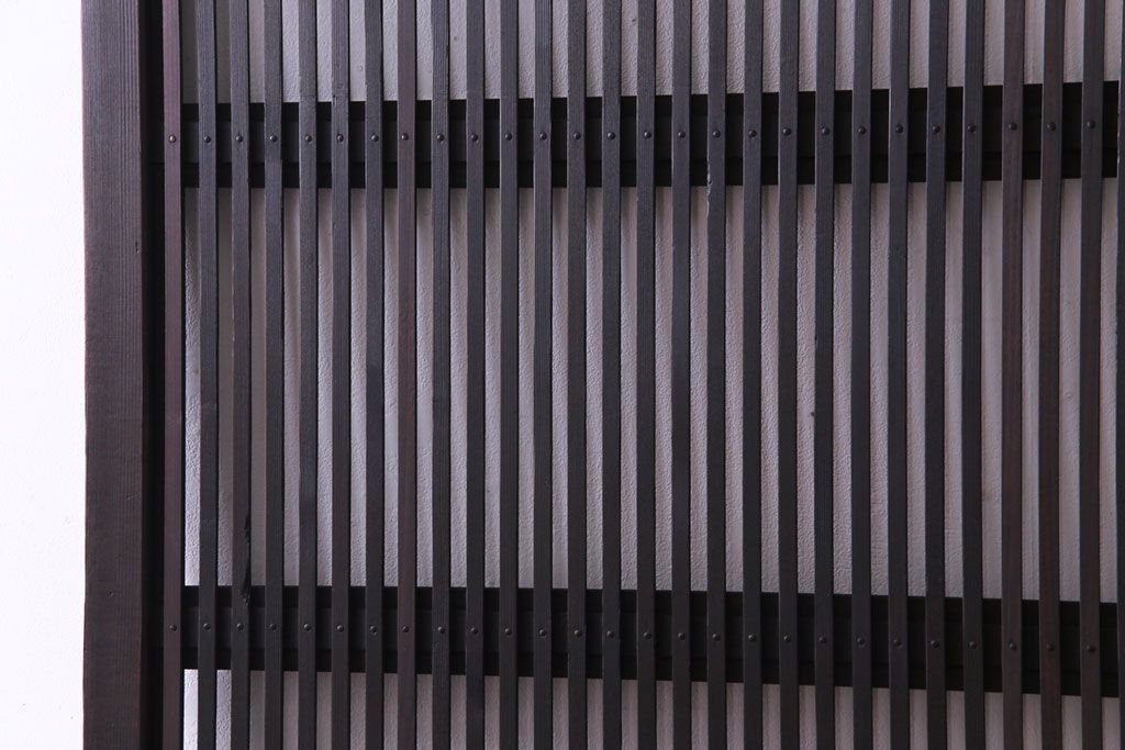 昭和レトロ　倹飩式裏ガラス　万華鏡のような花柄の帯ガラスが愛らしいガラス入り格子戸(ガラス帯戸、引き戸、建具)