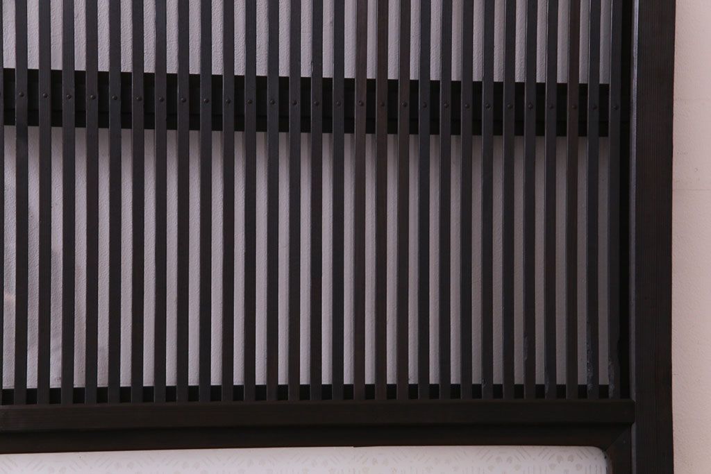 昭和レトロ　倹飩式裏ガラス　万華鏡のような花柄の帯ガラスが愛らしいガラス入り格子戸(ガラス帯戸、引き戸、建具)