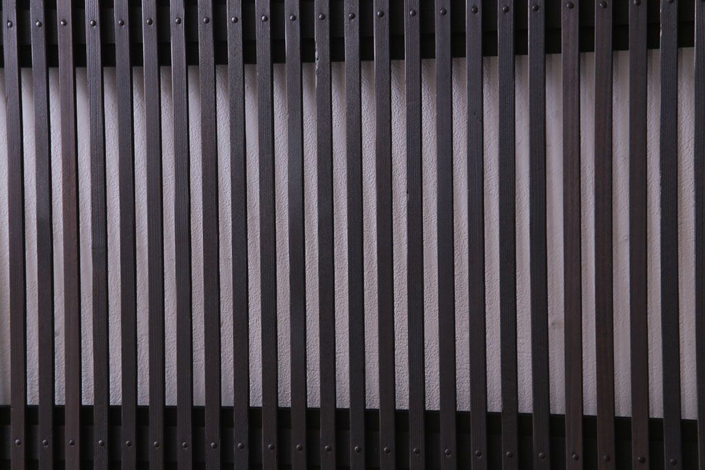 昭和レトロ　倹飩式裏ガラス　万華鏡のような花柄の帯ガラスが愛らしいガラス入り格子戸(ガラス帯戸、引き戸、建具)