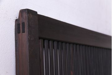 昭和レトロ　倹飩式裏ガラス　万華鏡のような花柄の帯ガラスが愛らしいガラス入り格子戸(ガラス帯戸、引き戸、建具)