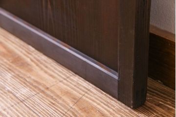 昭和レトロ　倹飩式裏ガラス　万華鏡のような花柄の帯ガラスが愛らしいガラス入り格子戸(ガラス帯戸、引き戸、建具)