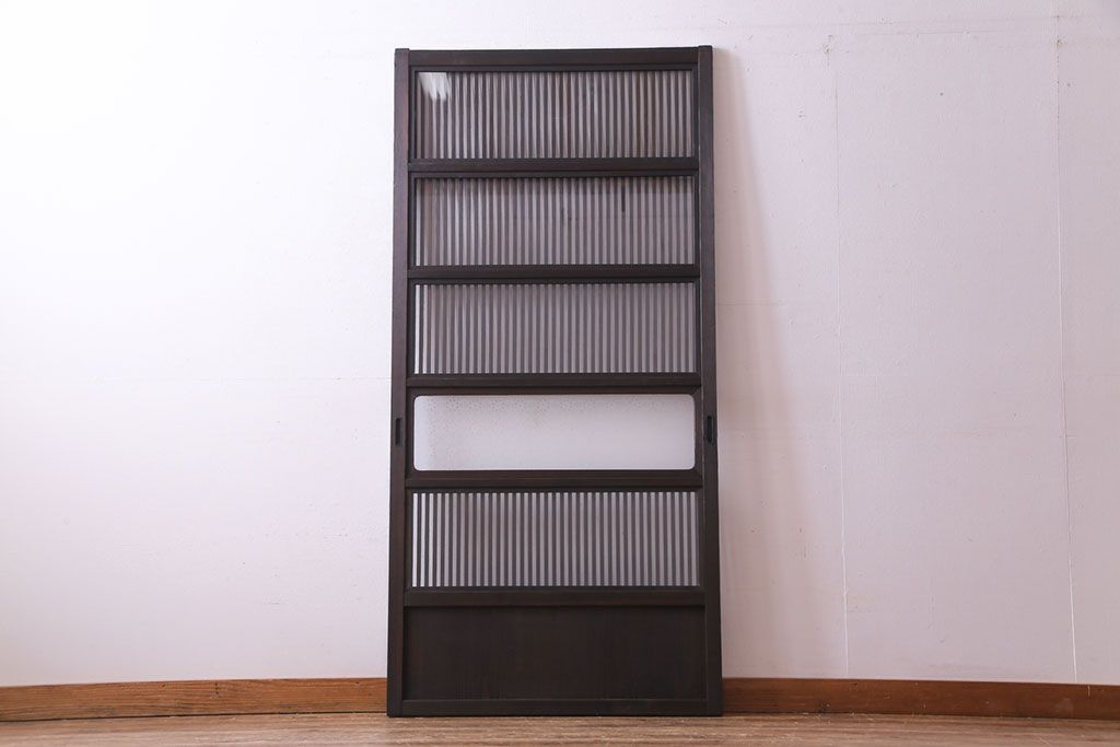 昭和レトロ　倹飩式裏ガラス　万華鏡のような花柄の帯ガラスが愛らしいガラス入り格子戸(ガラス帯戸、引き戸、建具)