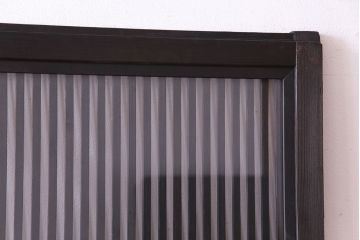 昭和レトロ　倹飩式裏ガラス　万華鏡のような花柄の帯ガラスが愛らしいガラス入り格子戸(ガラス帯戸、引き戸、建具)