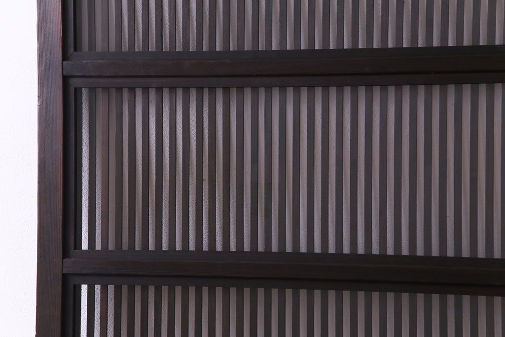 昭和レトロ　倹飩式裏ガラス　万華鏡のような花柄の帯ガラスが愛らしいガラス入り格子戸(ガラス帯戸、引き戸、建具)