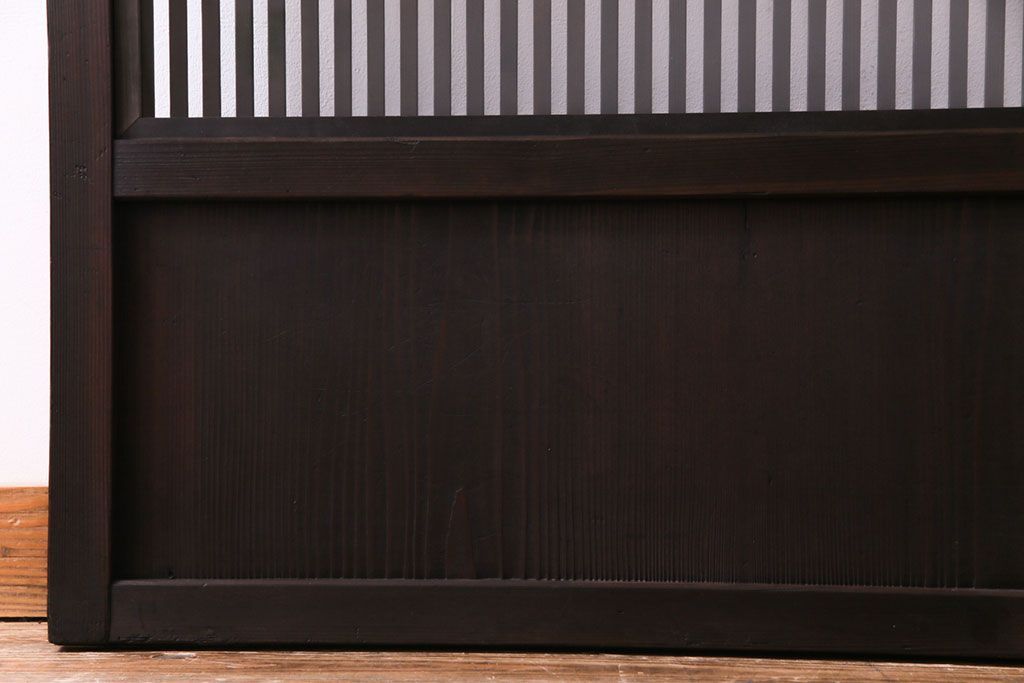 昭和レトロ　倹飩式裏ガラス　万華鏡のような花柄の帯ガラスが愛らしいガラス入り格子戸(ガラス帯戸、引き戸、建具)