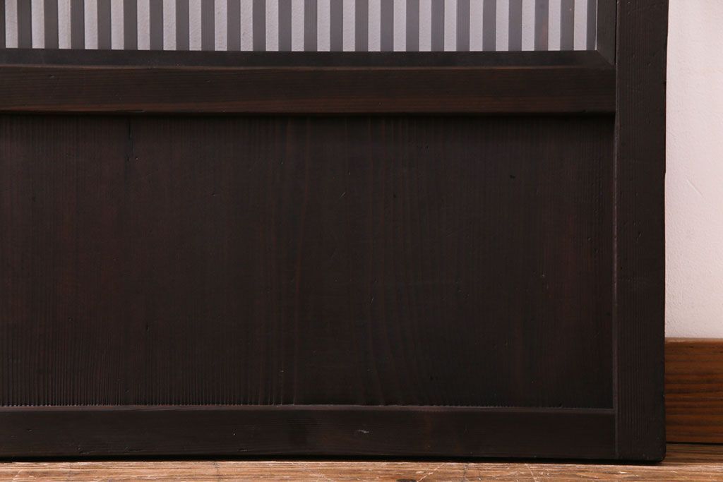 昭和レトロ　倹飩式裏ガラス　万華鏡のような花柄の帯ガラスが愛らしいガラス入り格子戸(ガラス帯戸、引き戸、建具)