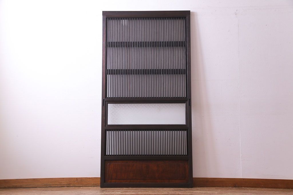 昭和レトロ　倹飩式裏ガラス　腰板ケヤキ材　松竹梅の帯ガラスがユニークな格子戸(ガラス帯戸、引き戸、建具)