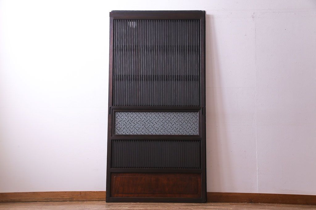 昭和レトロ　倹飩式裏ガラス　腰板ケヤキ材　松竹梅の帯ガラスがユニークな格子戸(ガラス帯戸、引き戸、建具)