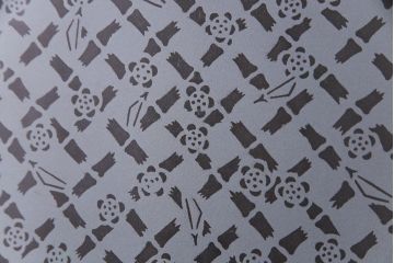 昭和レトロ　倹飩式裏ガラス　腰板ケヤキ材　松竹梅の帯ガラスがユニークな格子戸(ガラス帯戸、引き戸、建具)