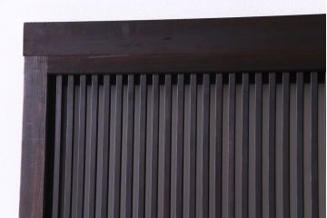 昭和レトロ　倹飩式裏ガラス　腰板ケヤキ材　松竹梅の帯ガラスがユニークな格子戸(ガラス帯戸、引き戸、建具)