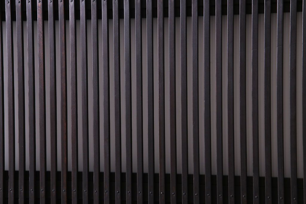 昭和レトロ　倹飩式裏ガラス　腰板ケヤキ材　松竹梅の帯ガラスがユニークな格子戸(ガラス帯戸、引き戸、建具)