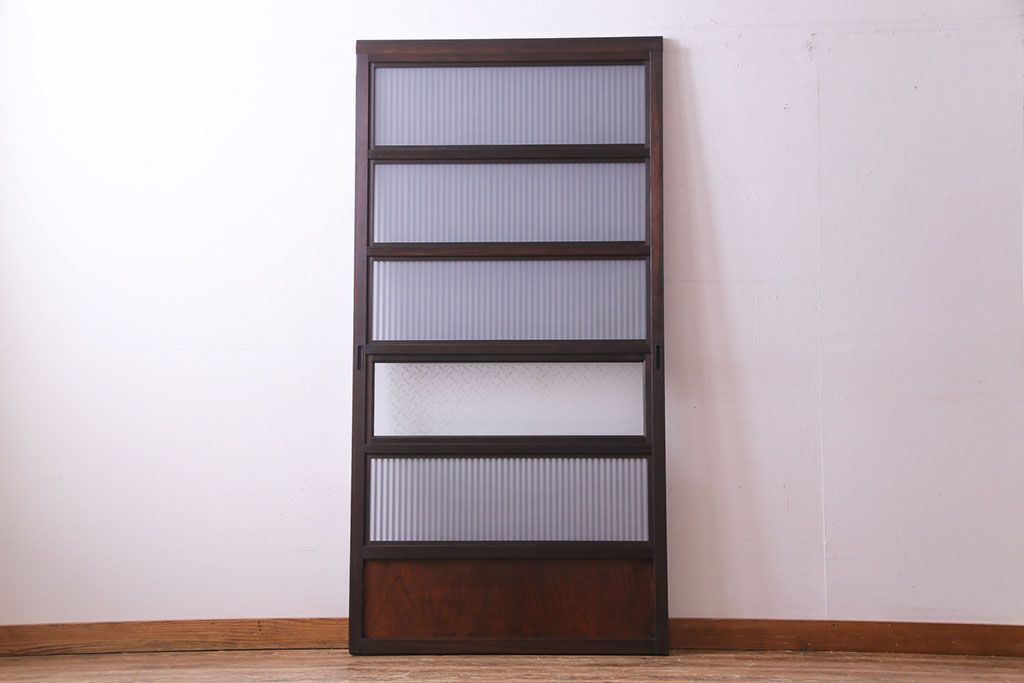 昭和レトロ　倹飩式裏ガラス　腰板ケヤキ材　松竹梅の帯ガラスがユニークな格子戸(ガラス帯戸、引き戸、建具)