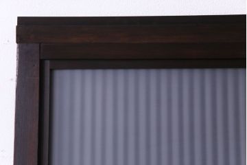 昭和レトロ　倹飩式裏ガラス　腰板ケヤキ材　松竹梅の帯ガラスがユニークな格子戸(ガラス帯戸、引き戸、建具)