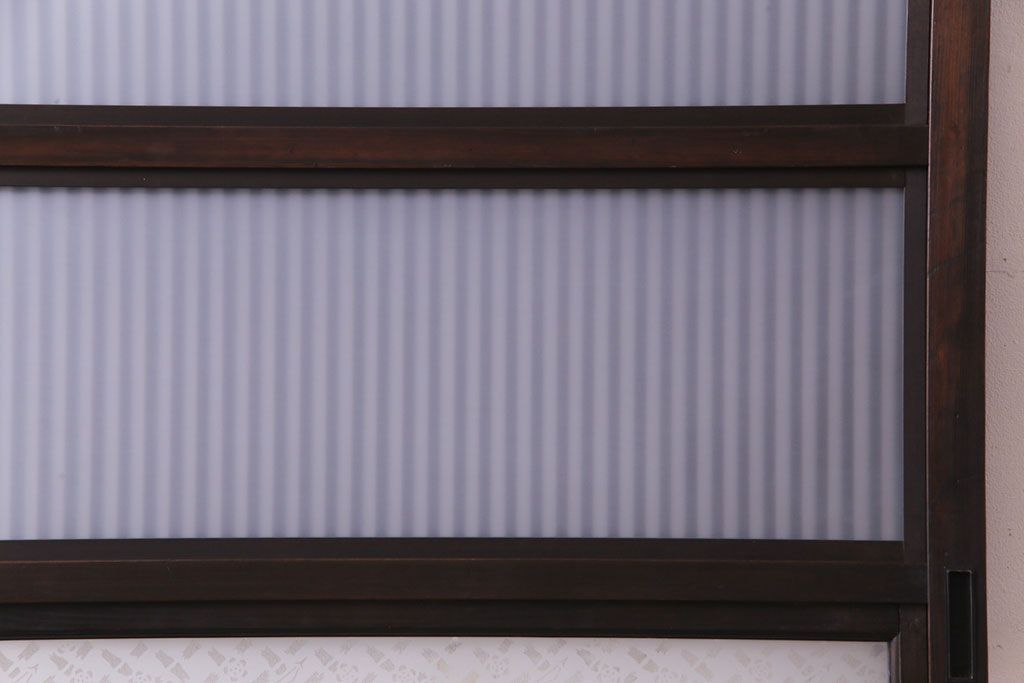 昭和レトロ　倹飩式裏ガラス　腰板ケヤキ材　松竹梅の帯ガラスがユニークな格子戸(ガラス帯戸、引き戸、建具)