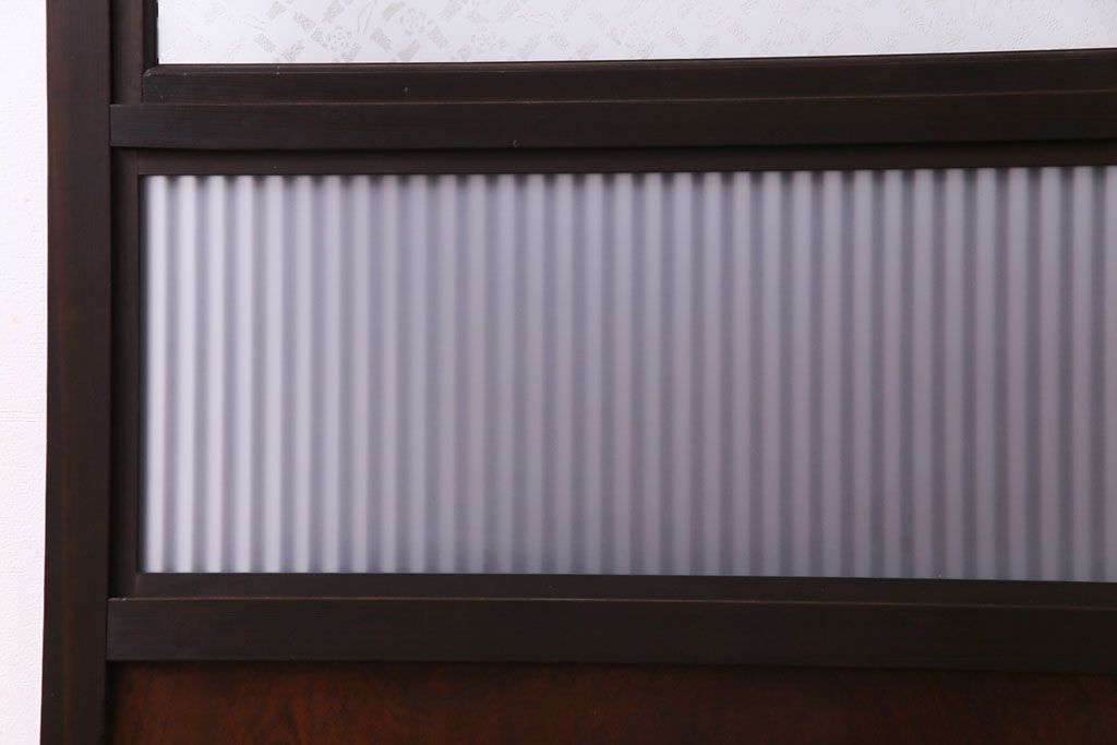 昭和レトロ　倹飩式裏ガラス　腰板ケヤキ材　松竹梅の帯ガラスがユニークな格子戸(ガラス帯戸、引き戸、建具)