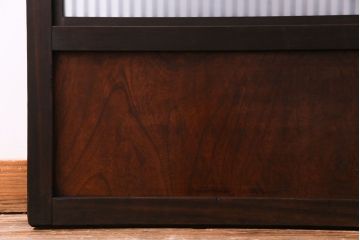 昭和レトロ　倹飩式裏ガラス　腰板ケヤキ材　松竹梅の帯ガラスがユニークな格子戸(ガラス帯戸、引き戸、建具)