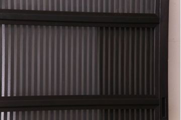 昭和初期　倹飩式裏ガラス　和モダンな魅力あふれる幅狭タイプの格子戸(引き戸、建具)