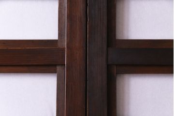 和製アンティーク　裏障子付き　変わり花菱ガラス　ケヤキの杢目が味わい深い格子戸(引き戸、建具)2枚セット