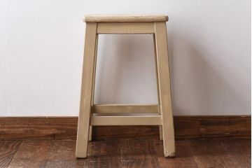 ペイント家具　ビンテージ　やわらかなペイントカラーの角スツール(椅子、チェア、イス)(R-031185)