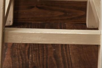 ペイント家具　ビンテージ　やわらかなペイントカラーの角スツール(椅子、チェア、イス)(R-031185)