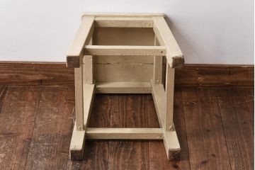 ペイント家具　ビンテージ　やわらかなペイントカラーの角スツール(椅子、チェア、イス)(R-031185)