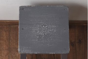 レトロ　ペイント家具　シャビーな雰囲気がお洒落な角スツール(椅子、チェア)