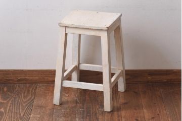 ヴィンテージ家具　ビンテージ　レトロ　シャビーな雰囲気がお洒落な角スツール(椅子、チェア)