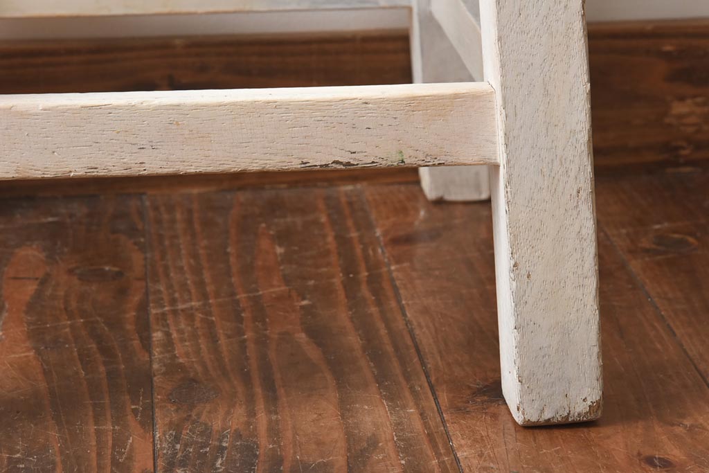 ヴィンテージ家具　ビンテージ　レトロ　シャビーな雰囲気がお洒落な角スツール(椅子、チェア)