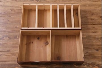 アンティーク家具　和製アンティーク　漆塗り　結霜ガラス　趣きと風情感じる和モダンなガラス戸棚(収納棚、食器棚、キャビネット)