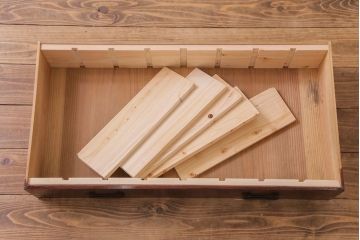 アンティーク家具　和製アンティーク　漆塗り　結霜ガラス　趣きと風情感じる和モダンなガラス戸棚(収納棚、食器棚、キャビネット)