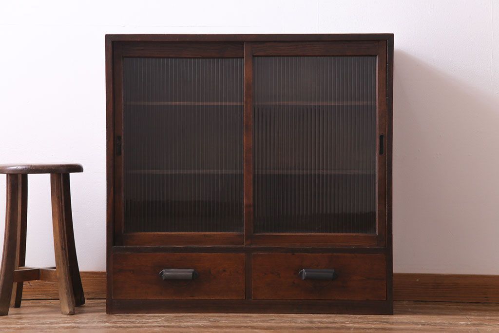 レトロ家具　昭和レトロ　モールガラス入り　味わいのある趣が魅力の戸棚(収納棚、本箱)