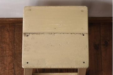 ペイント家具　ビンテージ　やわらかなペイントカラーの角スツール(椅子、チェア)(1)