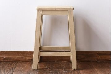ペイント家具　ビンテージ　やわらかなペイントカラーの角スツール(椅子、チェア)(1)