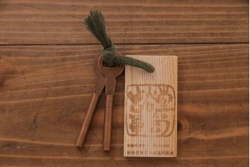 中古　岩谷堂箪笥　開き牡丹　リメイク　伝統美あふれる荘厳な佇まいの箪笥ローボード(和タンス、チェスト、整理箪笥)