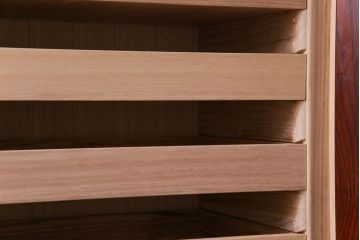 中古　岩谷堂箪笥　開き牡丹　リメイク　伝統美あふれる荘厳な佇まいの箪笥ローボード(和タンス、チェスト、整理箪笥)