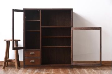 レトロ家具　昭和期　ラワン材　柔らかく素朴な風合いが魅力のレトロモダンな収納棚(飾り棚、戸棚、キャビネット)