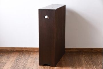 レトロ家具　昭和期　ラワン材　柔らかく素朴な風合いが魅力のレトロモダンな収納棚(飾り棚、戸棚、キャビネット)