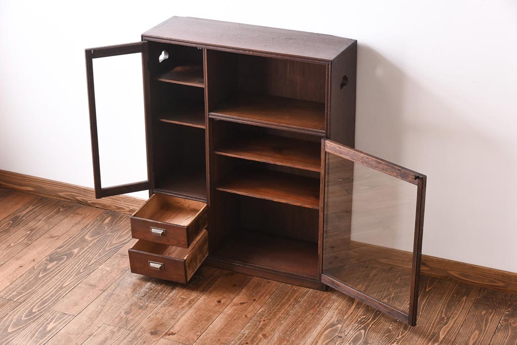 レトロ家具　昭和期　ラワン材　柔らかく素朴な風合いが魅力のレトロモダンな収納棚(飾り棚、戸棚、キャビネット)