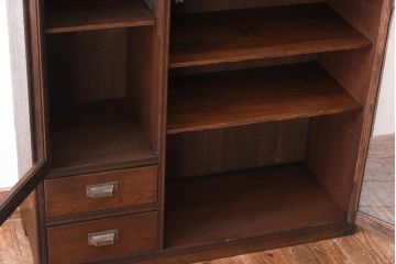 レトロ家具　昭和期　ラワン材　柔らかく素朴な風合いが魅力のレトロモダンな収納棚(飾り棚、戸棚、キャビネット)