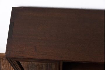 レトロ家具　昭和期　ラワン材　柔らかく素朴な風合いが魅力のレトロモダンな収納棚(飾り棚、戸棚、キャビネット)