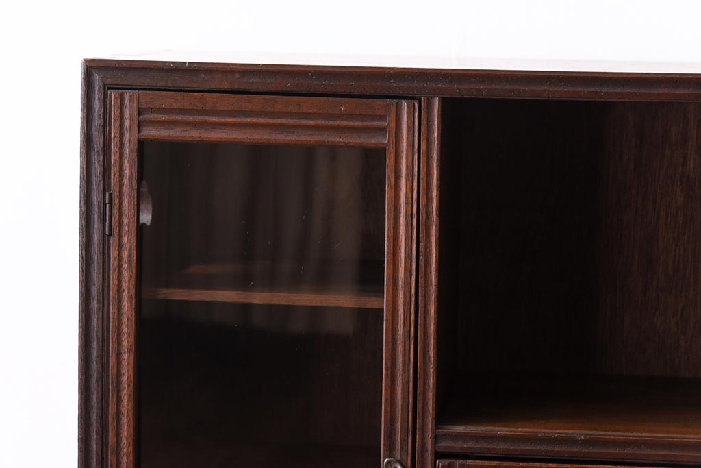 レトロ家具　昭和期　ラワン材　柔らかく素朴な風合いが魅力のレトロモダンな収納棚(飾り棚、戸棚、キャビネット)