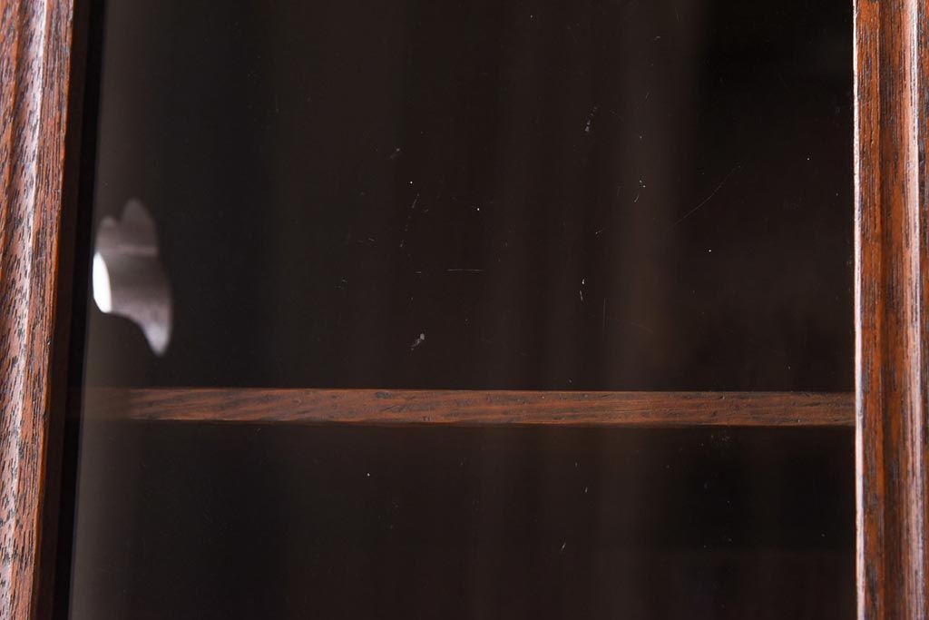 レトロ家具　昭和期　ラワン材　柔らかく素朴な風合いが魅力のレトロモダンな収納棚(飾り棚、戸棚、キャビネット)