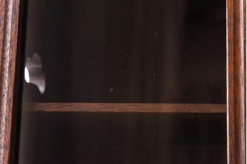 レトロ家具　昭和期　ラワン材　柔らかく素朴な風合いが魅力のレトロモダンな収納棚(飾り棚、戸棚、キャビネット)